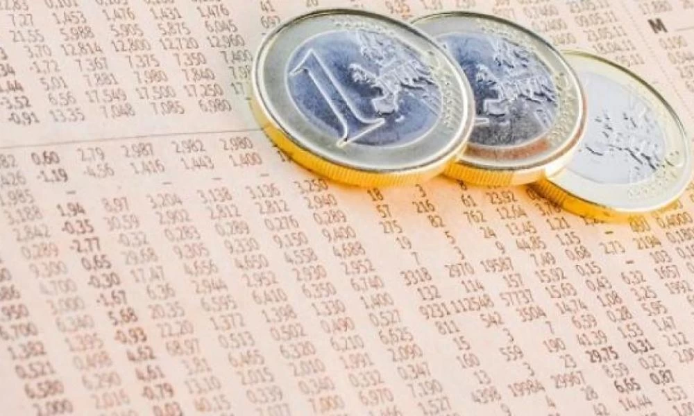 Στα 1,2116 δολάρια υποχώρησε το ευρώ